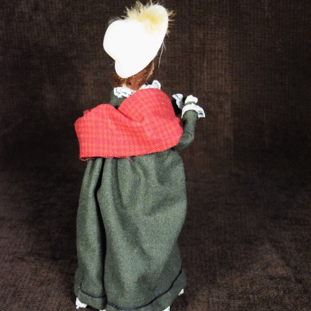 Byers' Choice Vtg 1993 Lady Carolor Figurine Green Dress Red Shawl Christmas - Picture 9 of 15